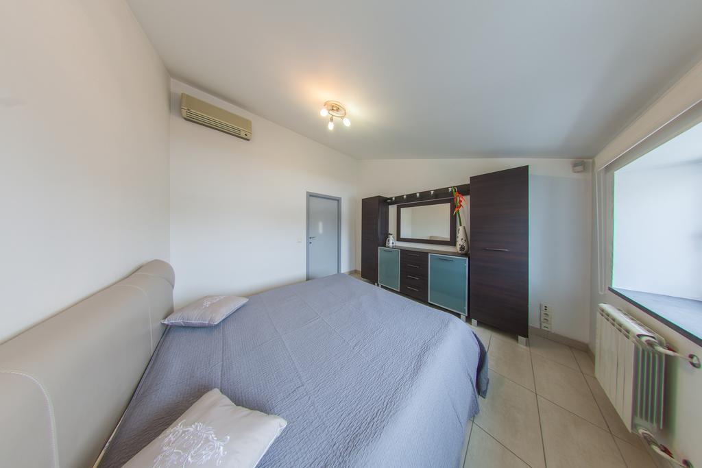 Mansard Apartment Antonovicha 4 Kijev Kültér fotó