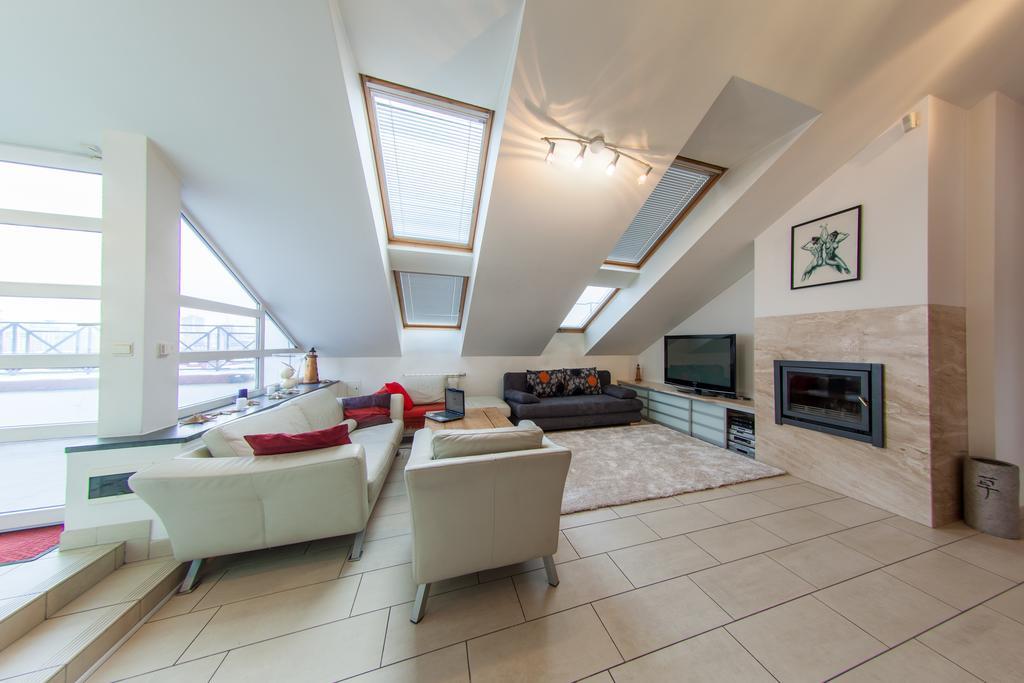 Mansard Apartment Antonovicha 4 Kijev Kültér fotó
