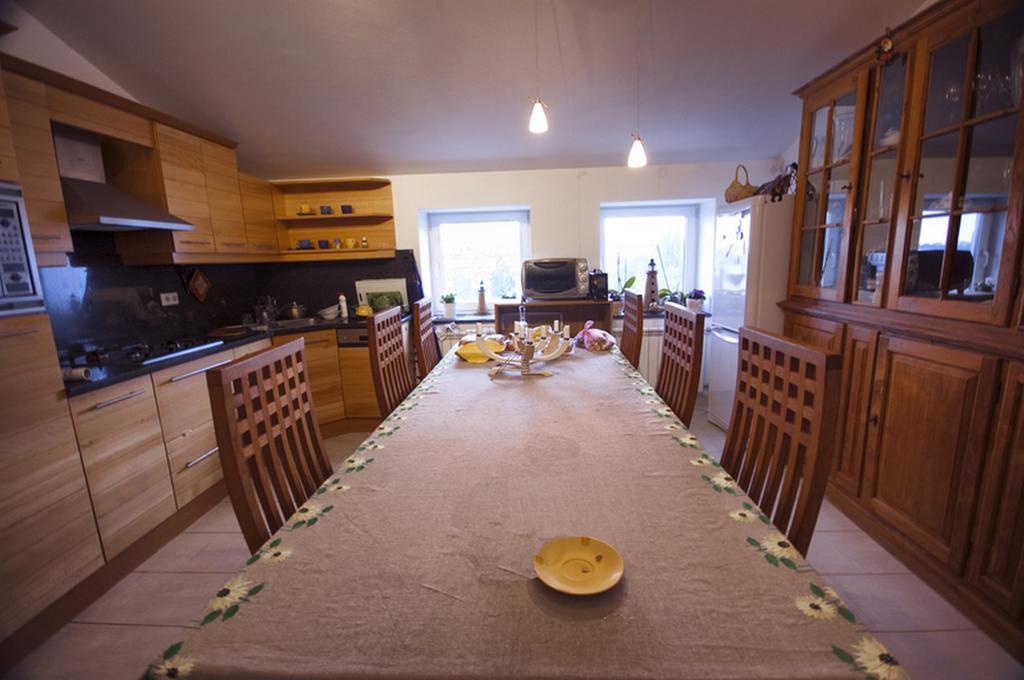 Mansard Apartment Antonovicha 4 Kijev Kültér fotó