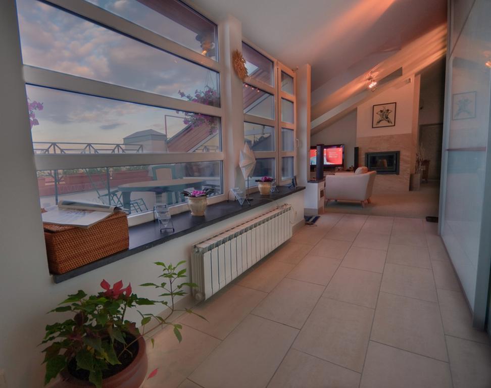 Mansard Apartment Antonovicha 4 Kijev Kültér fotó