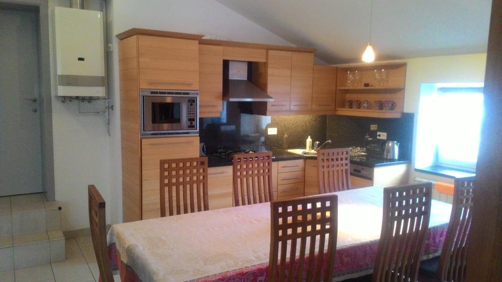 Mansard Apartment Antonovicha 4 Kijev Kültér fotó