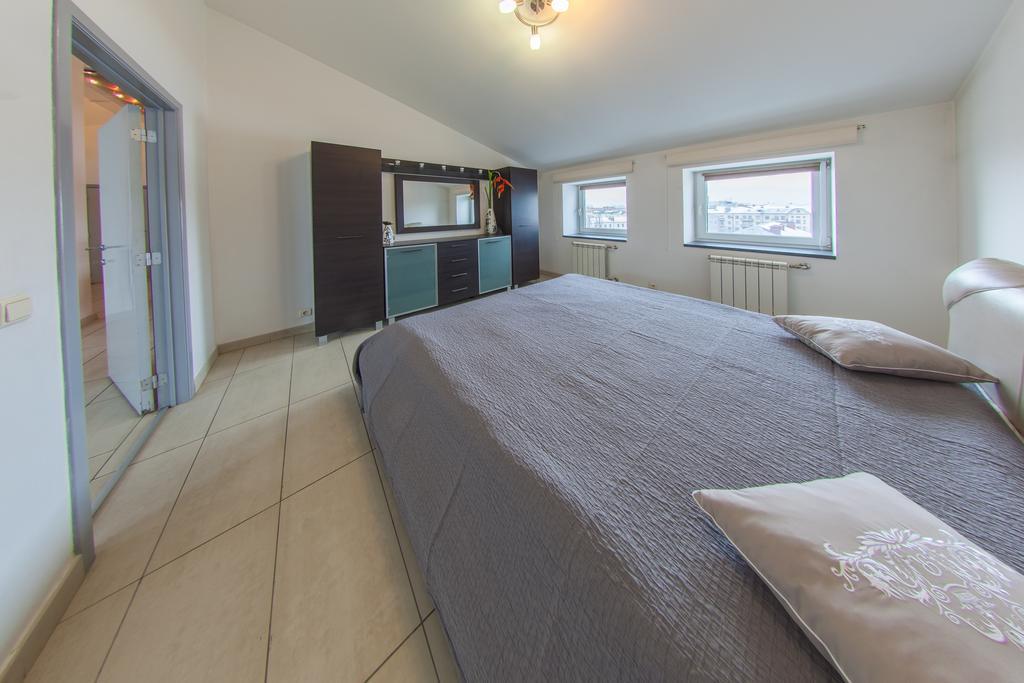 Mansard Apartment Antonovicha 4 Kijev Kültér fotó