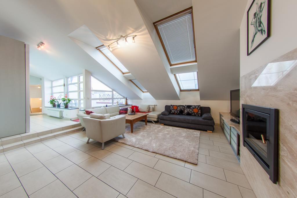 Mansard Apartment Antonovicha 4 Kijev Kültér fotó