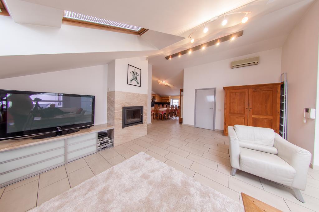 Mansard Apartment Antonovicha 4 Kijev Kültér fotó