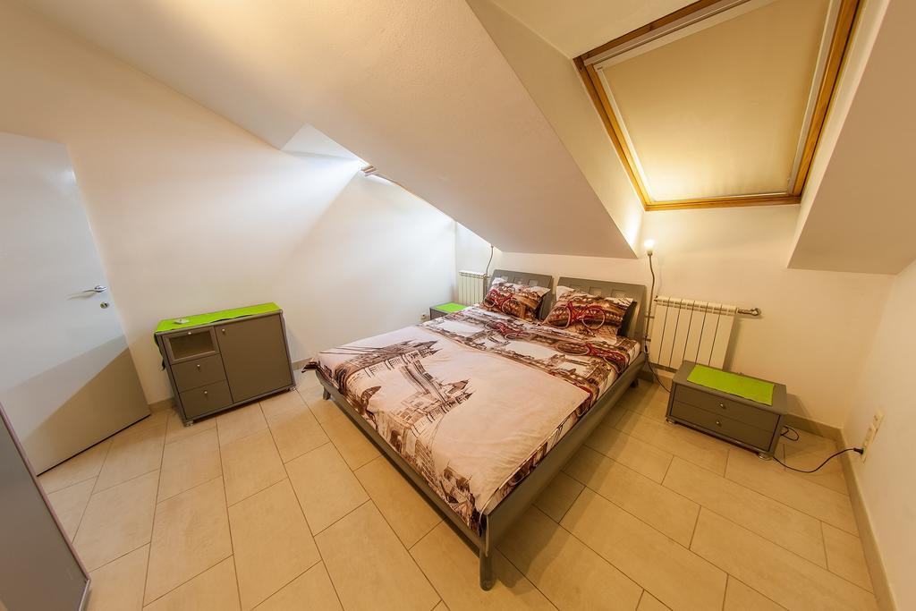 Mansard Apartment Antonovicha 4 Kijev Kültér fotó