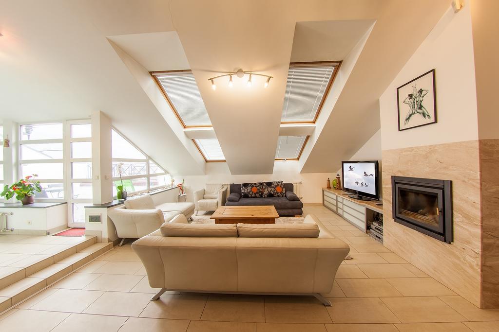 Mansard Apartment Antonovicha 4 Kijev Kültér fotó